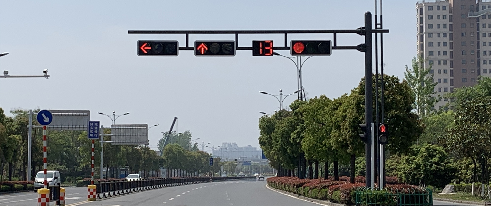 交通信號(hào)燈桿，道路交通信號(hào)桿